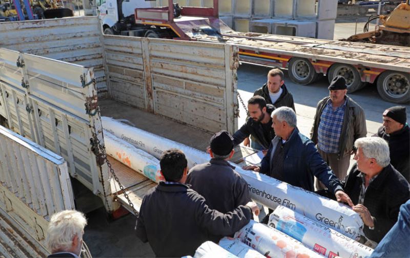 Büyükşehir’den Alanyalı Çiftçilere Sera Naylonu Yardımı