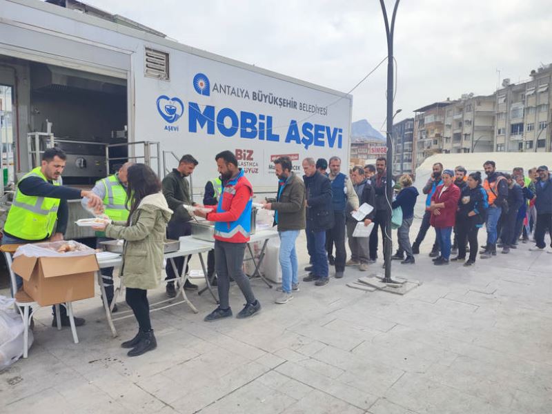 Büyükşehir Belediyesi’nin Deprem Bölgesine Desteği Sürüyor