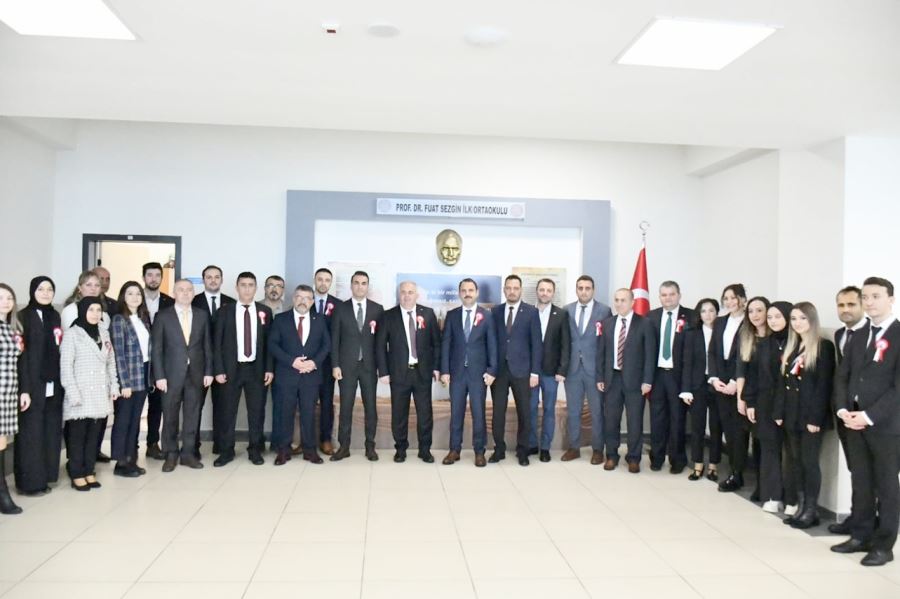 ÖĞRETMENLERİMİZ GELECEĞİMİZİ AYDINLATAN IŞIĞIMIZDIR
