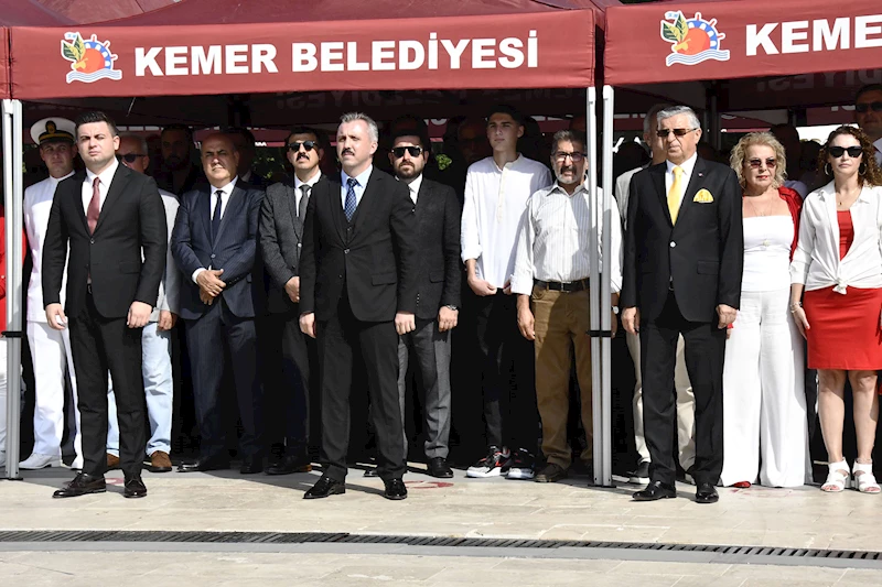 Kemer’de 29 Ekim Cumhuriyet Bayramı Çelenk töreni