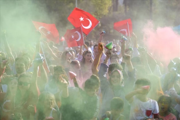 İzmirli gençler 100’üncü yıla Kültürpark’ta merhaba dedi