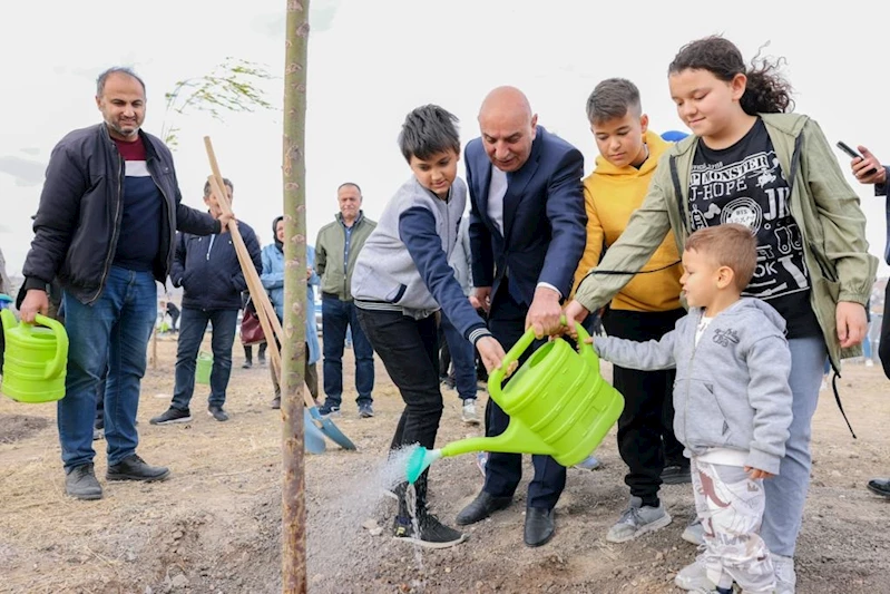 Milli Ağaçlandırma Günü`nde fidanlar toprakla buluşturuldu