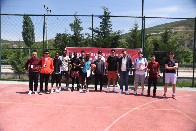 MASA TENİSİ VE STREETBALL ŞAMPİYONLARI ÖDÜLLERİNİ ALDI