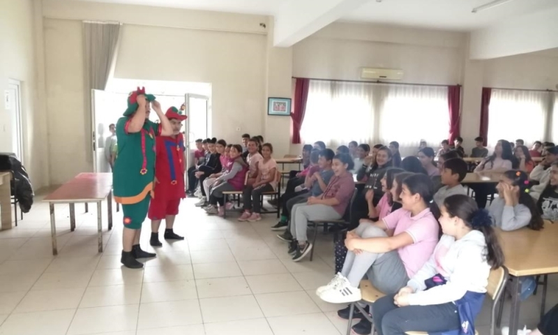 Salihli Kabazlı’da Öğrenciler ‘Karagöz ve Hacivat’la Eğlendi