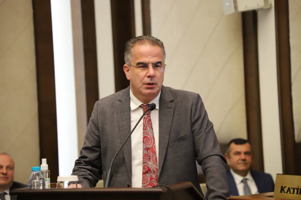 “Kentsel dönüşüm süreci çıkmaza girenler belediyeye müracaat etsin”   