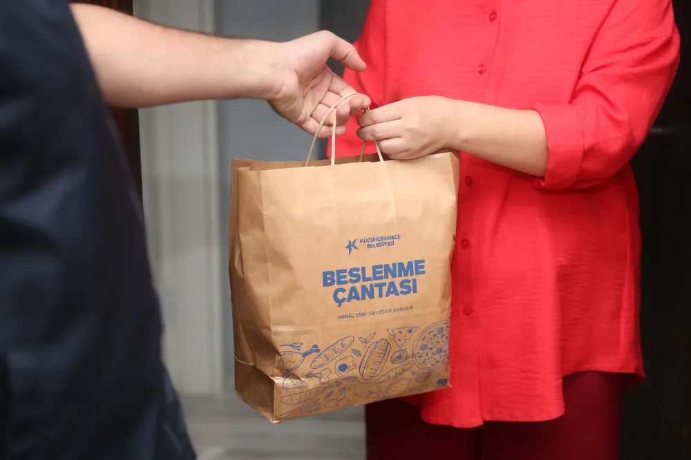 KÜÇÜKÇEKMECE BELEDİYESİ’NDEN İLKÖĞRETİM ÖĞRENCİLERİNE BESLENME ÇANTASI DESTEĞİ 