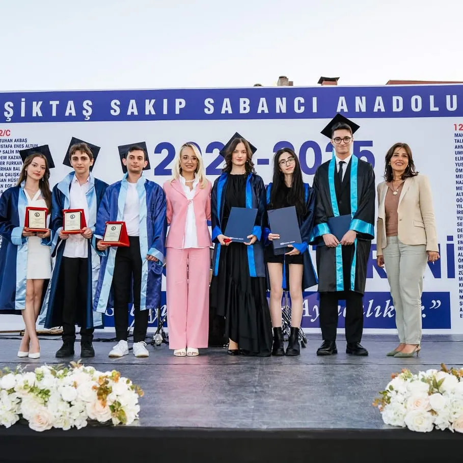 Sakıp Sabancı Anadolu Lisesi 2024-2025 Dönemi Mezuniyet Töreni gerçekleşti! 