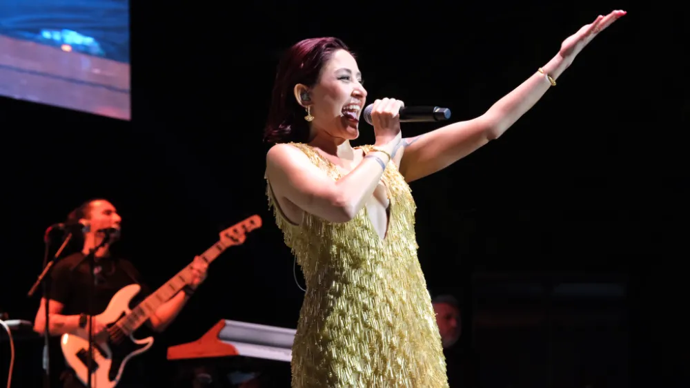 Melek Mosso konserinde izdiham yaşandı 